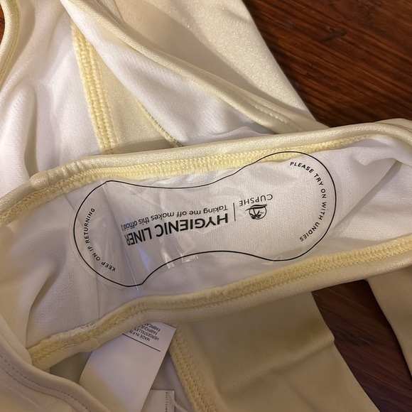 Yellow bikini - Picture 4 of 6